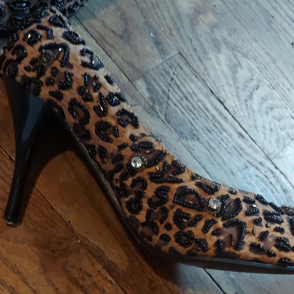 4 For $12 Paprika Brown and Black Heels Sleek Sophisticated Pumps - Picture 6 of 13